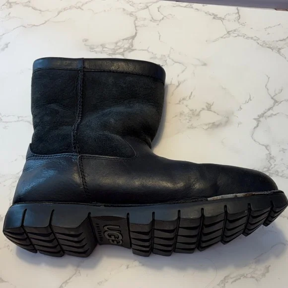 Men's UGG Black Leather Fleece-Lined Boots size 9 - Picture 4 of 11